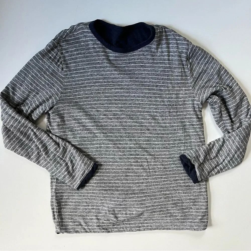 Faherty Cloud Cotton Reversible Crew Navy/Striped - Picture 8 of 10